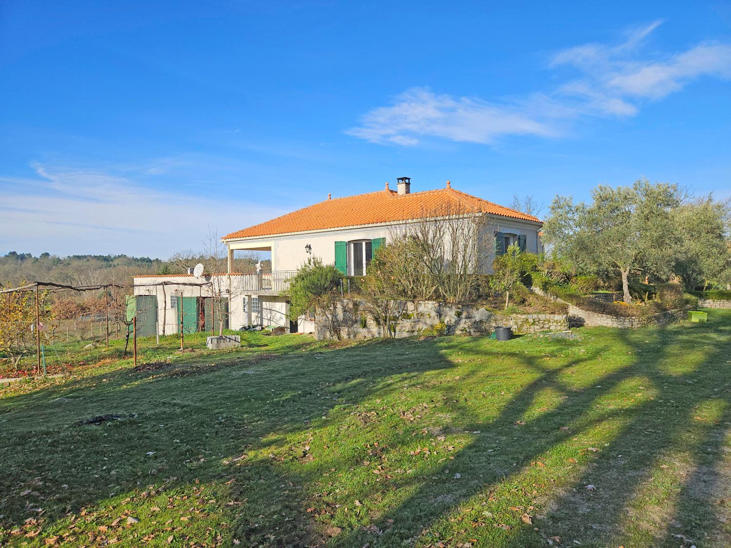 en venta casa independiente Casal de Cinza Guarda 2