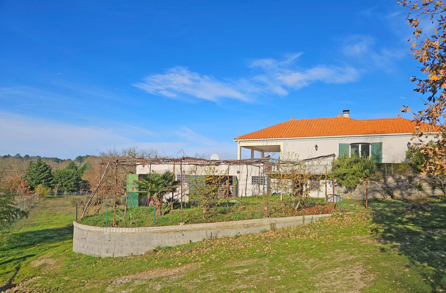 en venta casa independiente Casal de Cinza Guarda 3