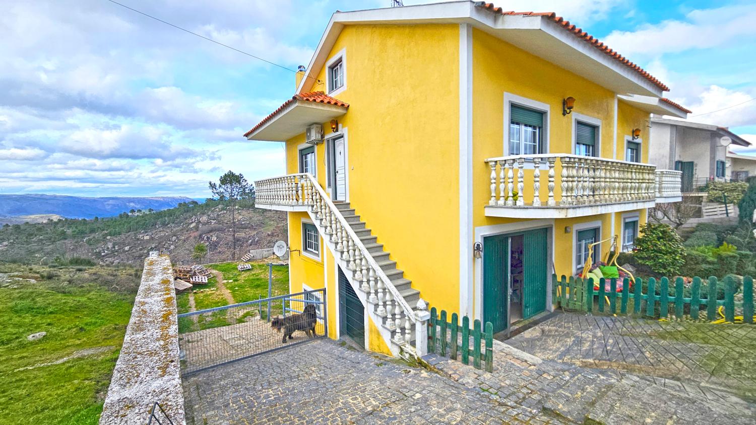 en venta casa independiente Vale de Estrela Guarda 2