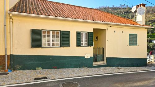 Famalicão Guarda casa de pueblo foto